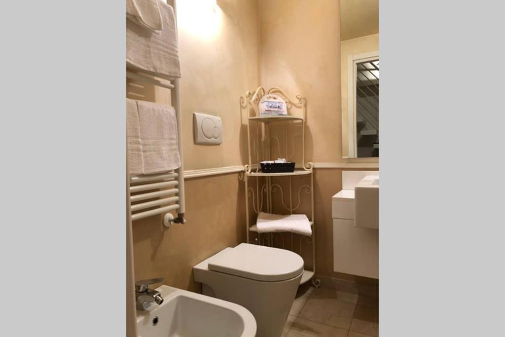 La Casina In Burlamacchi Милано Екстериор снимка